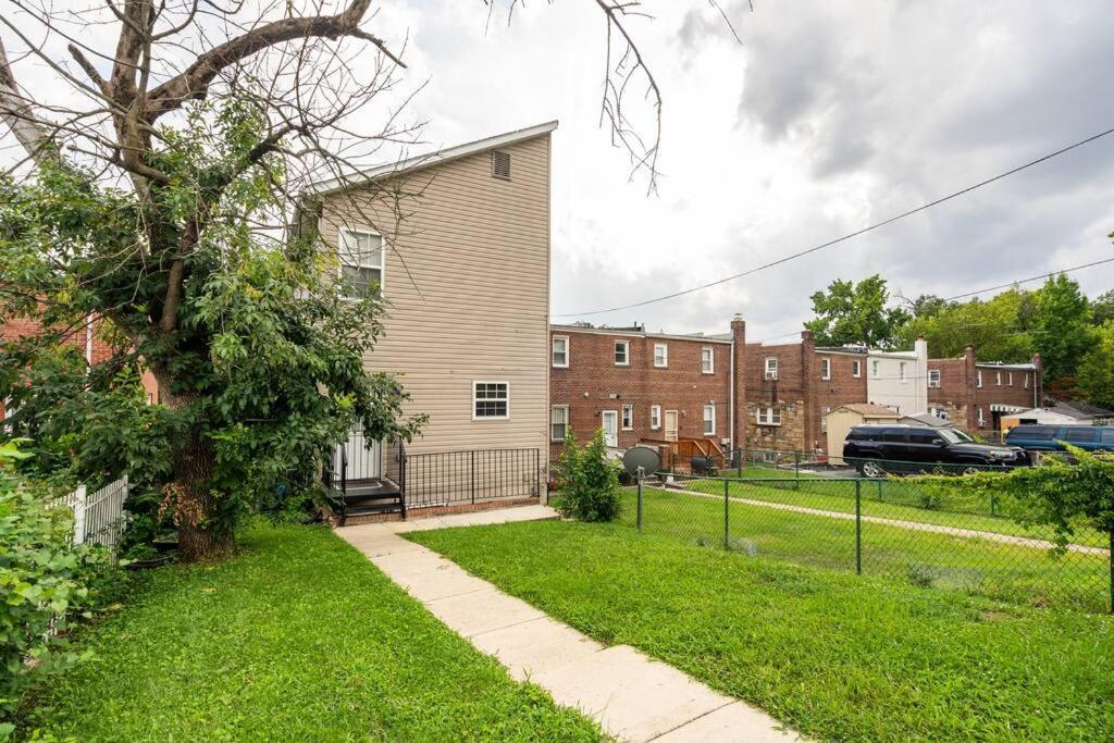 Spacious In Deanwood + Free Parking Apartment *