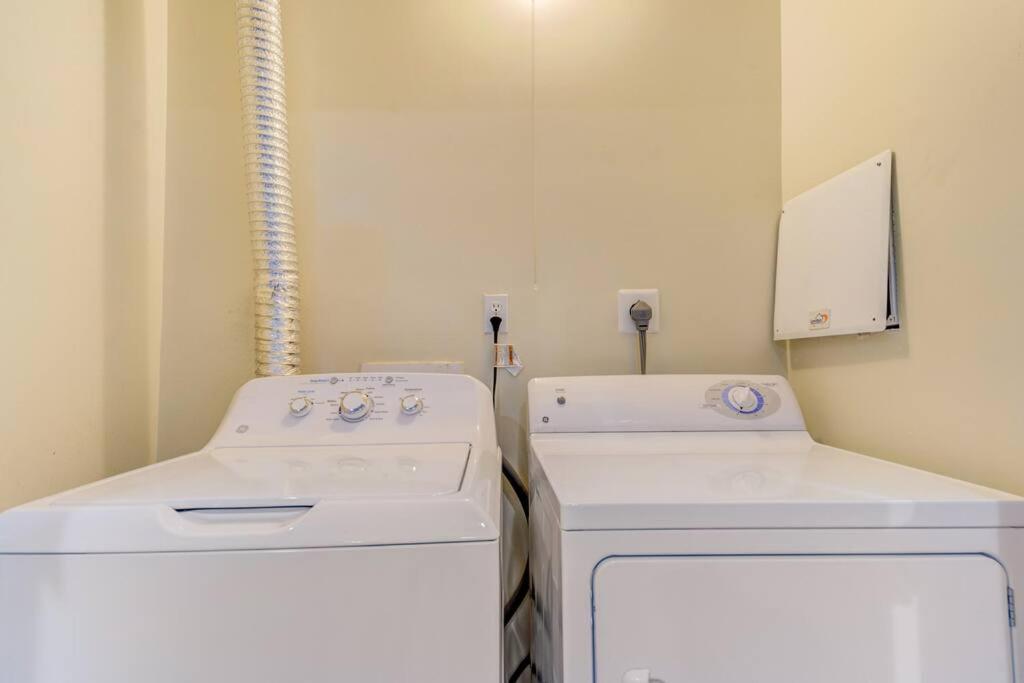 Spacious In Deanwood + Free Parking Apartamento